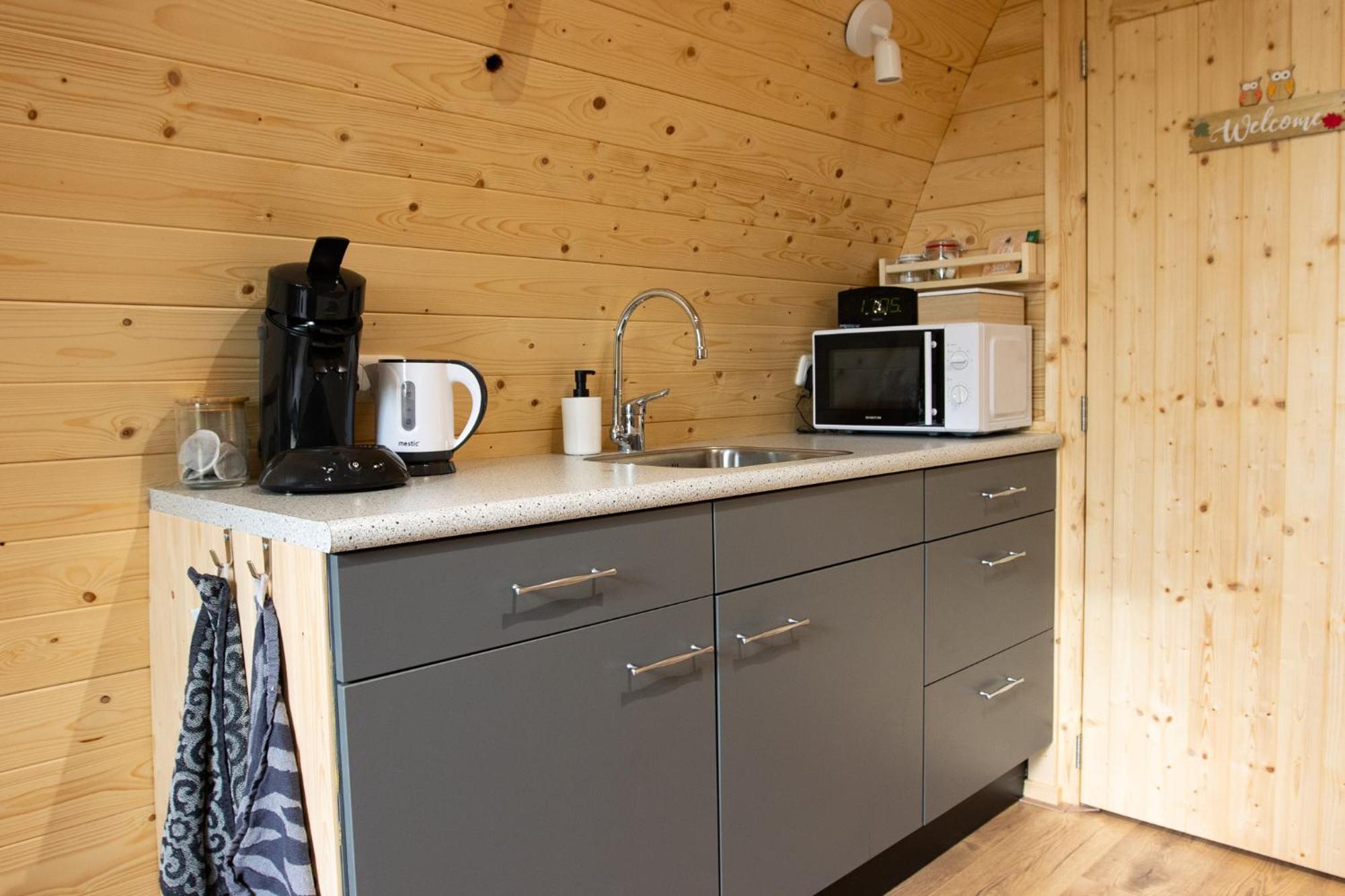 Camping Pod: Lyts Dekema 2 Baard Eksteriør billede